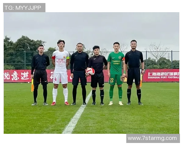 裁判与足球明星的角色定位与职业发展之比较分析 裁判与足球明星的角色定位与职业发展之比较分析