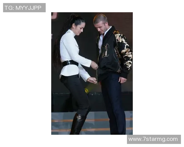 足球明星与女粉丝亲密互动视频曝光引发热议和羡慕目光