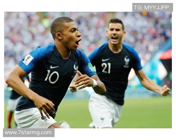 足球明星们的魅力与挑战：经常勃起背后的故事与影响